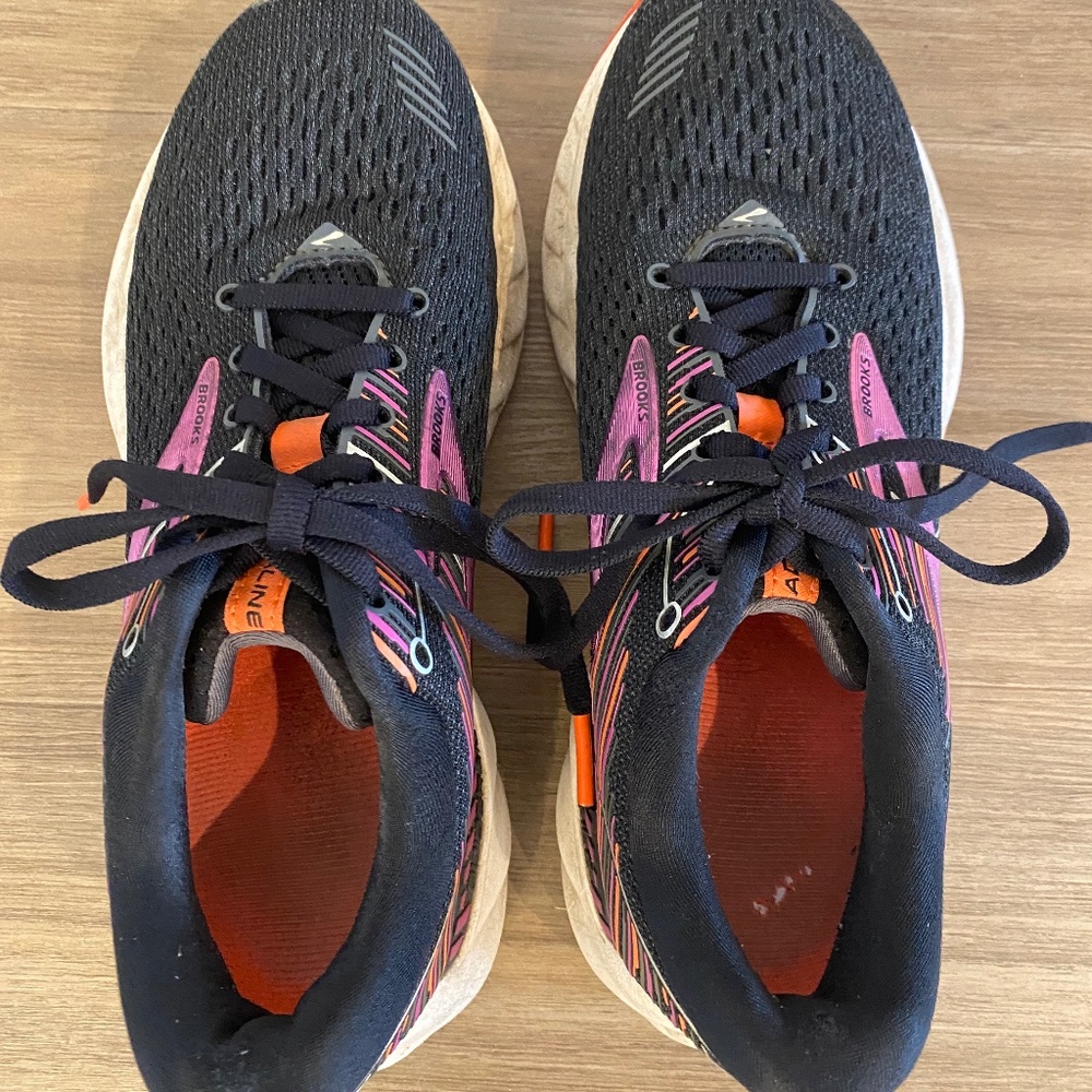 Brooks Adrenaline - Gently Used - Size 6.5 Narrow